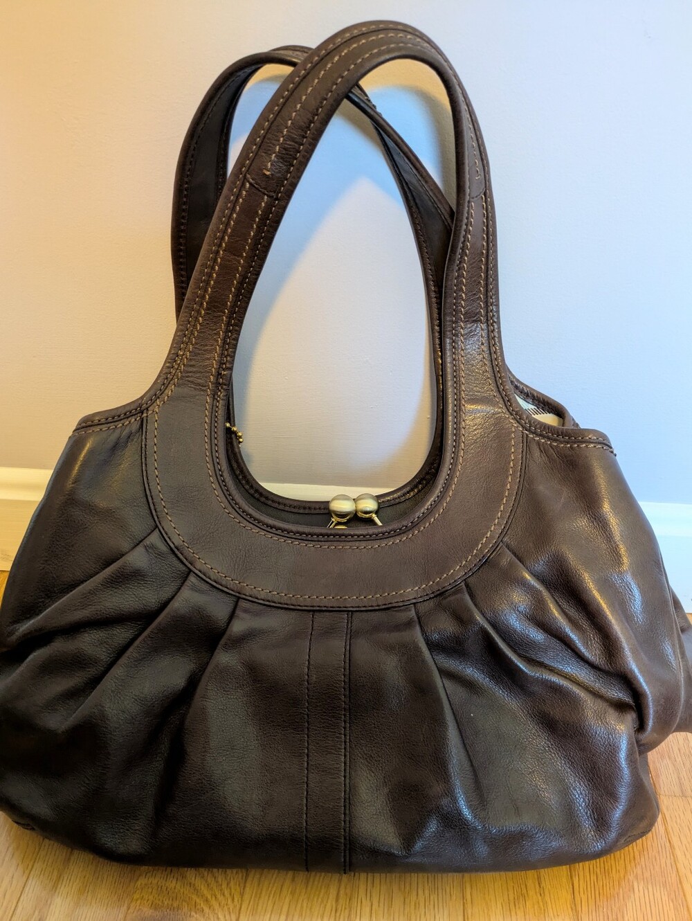 Coach Leather Kisslock Purse. - Picture 7 of 12